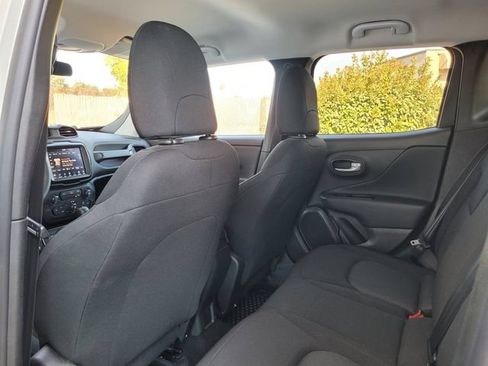 Used 2023 Jeep Renegade Latitude AWD/4WD image 15