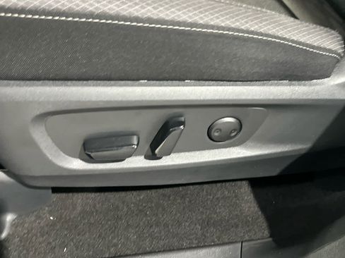 Used 2025 Nissan Pathfinder SV AWD/4WD image 17