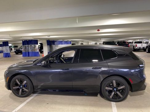 Used 2024 BMW iX xDrive50 w/ Premium Package AWD/4WD image 2