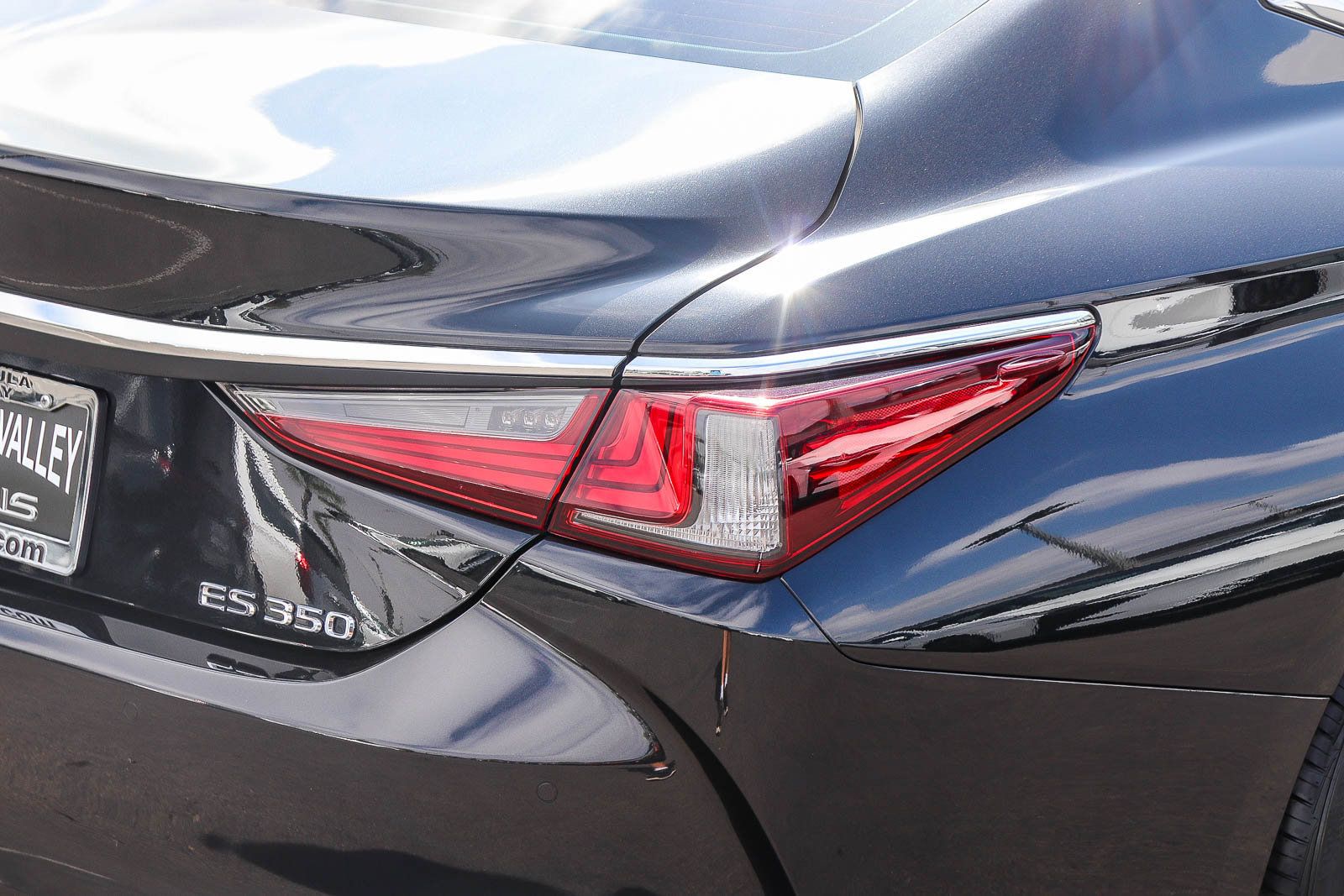Certified 2024 Lexus ES 350 w/ Premium Package FWD image 8