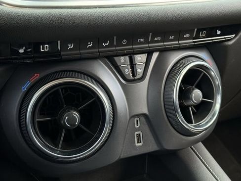 Used 2025 Chevrolet Blazer LT AWD/4WD image 18