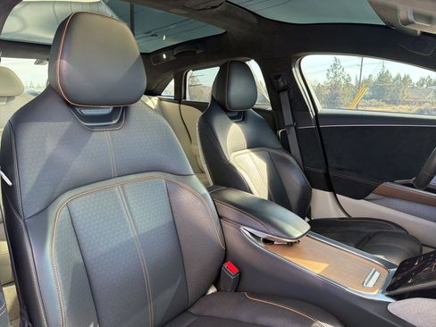 Used 2022 Lucid Air Grand Touring image 18