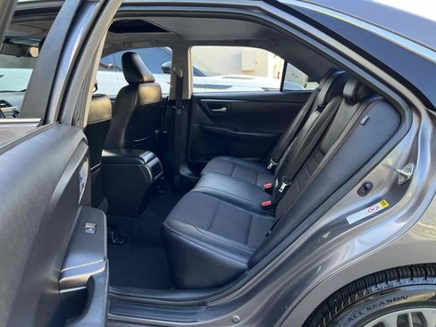 Used 2017 Toyota Camry SE w/ Moonroof Package image 5