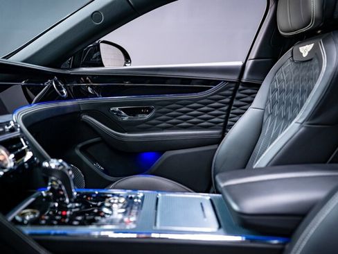 Used 2022 Bentley Flying Spur W12 image 31