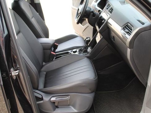 Used 2022 Volkswagen Tiguan SE AWD/4WD image 10