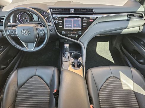 Used 2020 Toyota Camry SE w/ Convenience Package FWD image 22