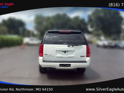 Used 2008 GMC Yukon XL SLT w/ SLT Preferred Equipment Group AWD/4WD image 4
