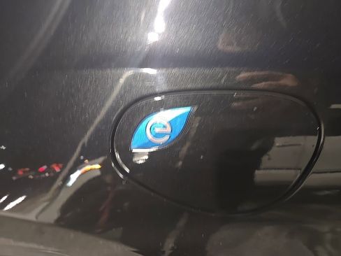 Used 2023 Chrysler Pacifica Limited image 5