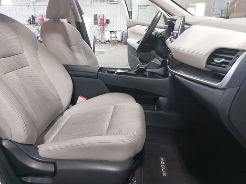 Certified 2025 Nissan Rogue SV AWD/4WD image 10