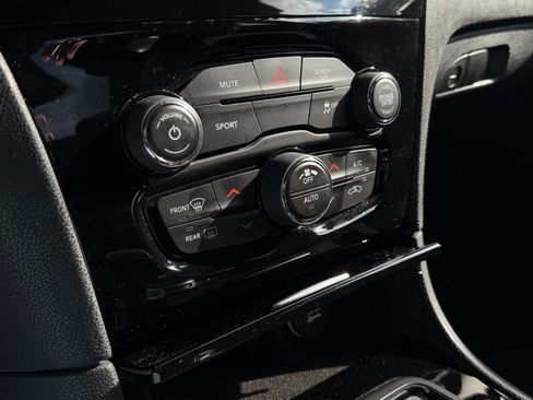 Used 2019 Chrysler 300 S image 21