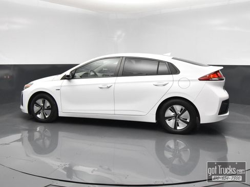 Used 2018 Hyundai Ioniq Blue FWD image 3