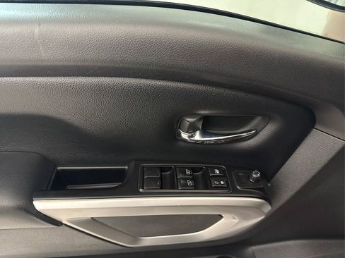 Used 2017 Nissan Titan SV RWD image 31
