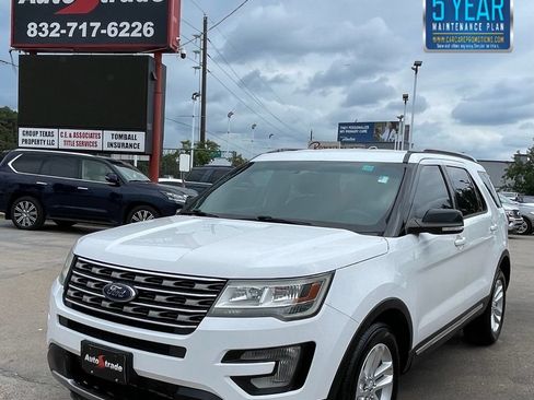 Used 2017 Ford Explorer XLT w/ Equipment Group 201A FWD image 1