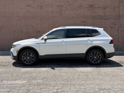 Used 2023 Volkswagen Tiguan SE FWD image 2