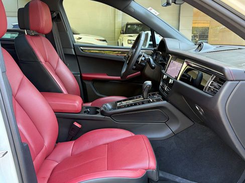 Used 2024 Porsche Macan S AWD/4WD image 30