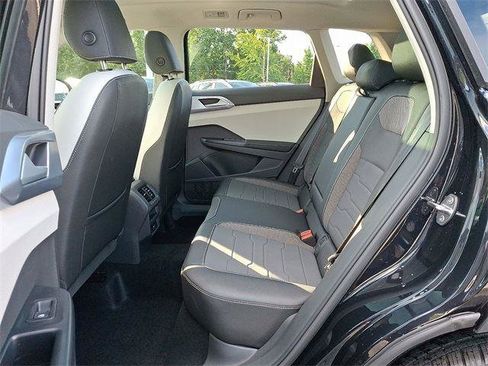 New 2025 Volkswagen Taos SE image 7