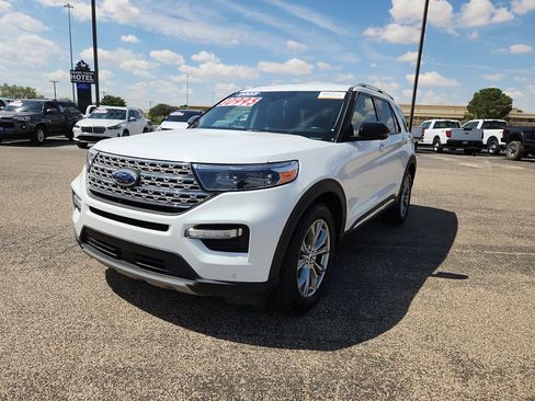 Certified 2023 Ford Explorer Limited w/ Equipment Group 301A image 3