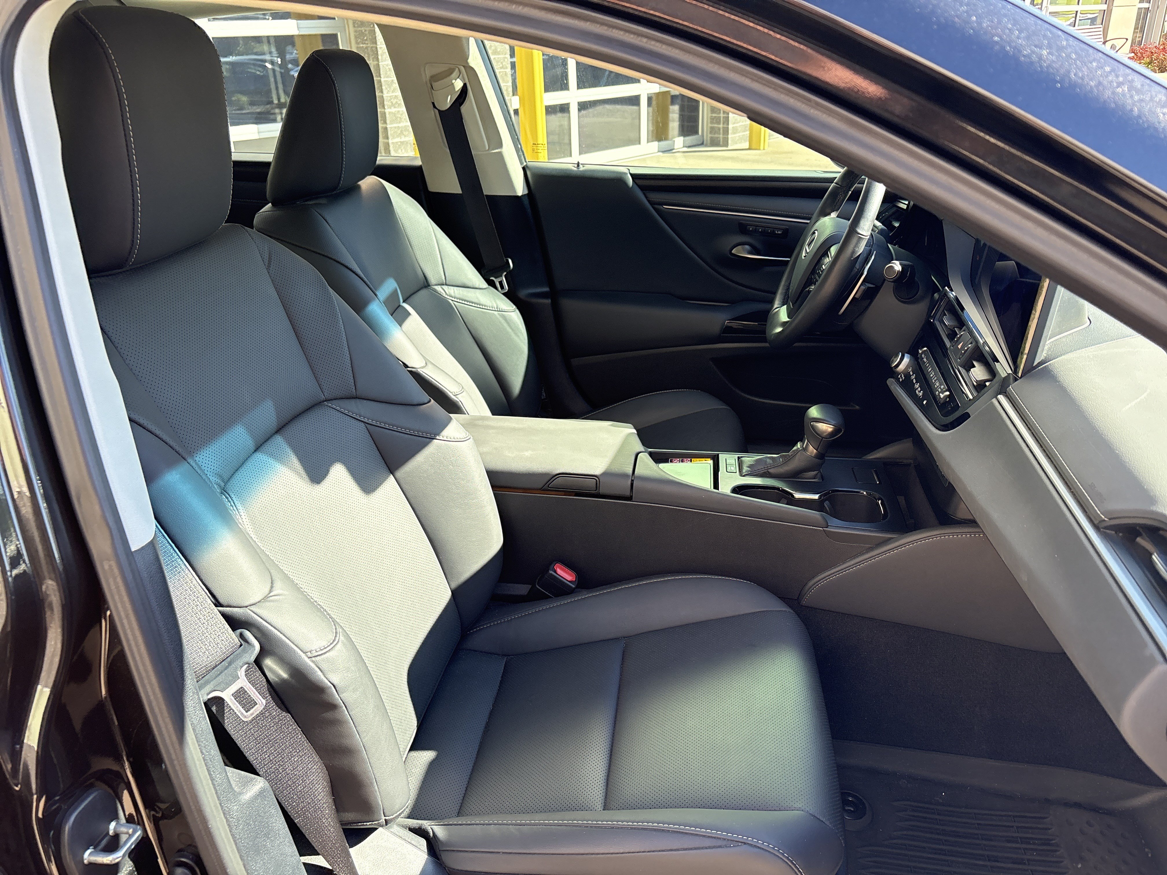Used 2025 Lexus ES 300h w/ Premium Package FWD image 20