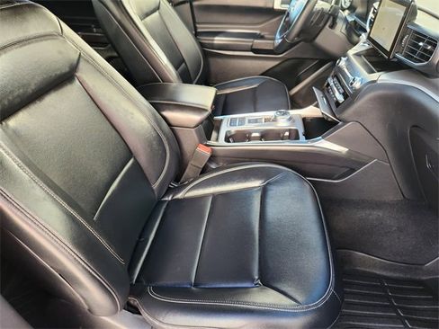 Used 2020 Ford Explorer XLT w/ Equipment Group 202A image 15