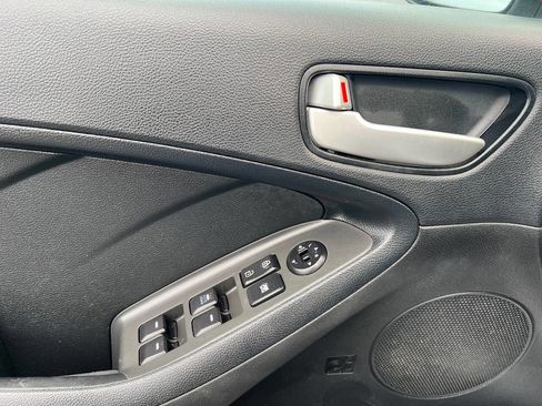 Used 2017 Kia Forte LX w/ LX Popular Package image 11