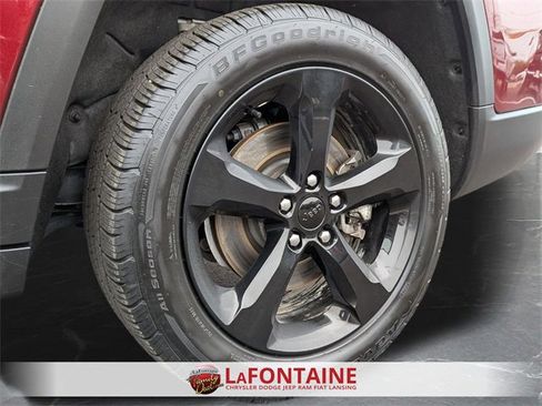 Used 2022 Jeep Grand Cherokee L Limited w/ Black Appearance Package image 32