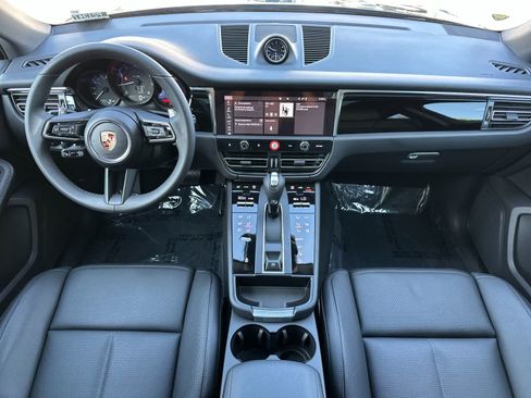 Certified 2025 Porsche Macan AWD/4WD image 6