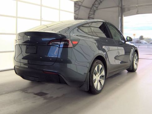 Used 2023 Tesla Model Y Long Range AWD/4WD image 4