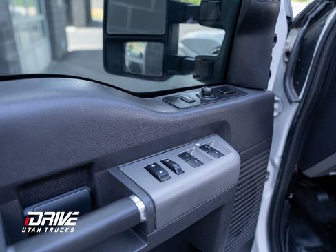 Used 2012 Ford F350 Lariat w/ Lariat Interior Pkg image 34