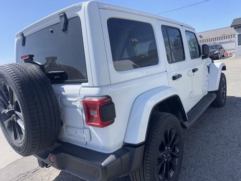 Used 2021 Jeep Wrangler Unlimited Sahara w/ Cold Weather Group AWD/4WD image 5