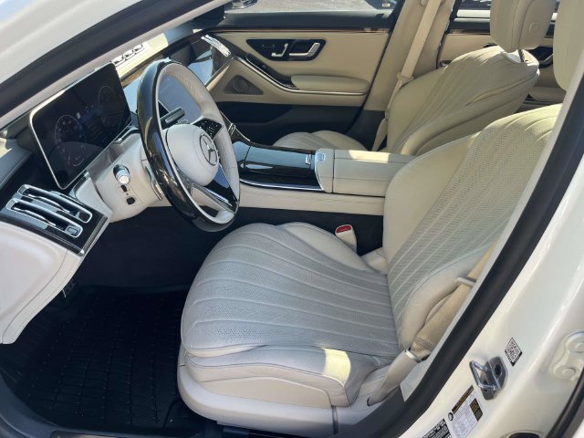 Used 2022 Mercedes-Benz S 580 4MATIC Sedan w/ AMG Line Package image 16