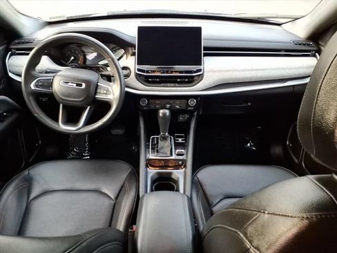 Used 2024 Jeep Compass Latitude w/ Sun and Sound Group AWD/4WD image 21