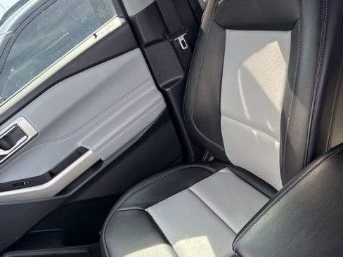 Used 2022 Ford Explorer XLT w/ Equipment Group 202A image 12