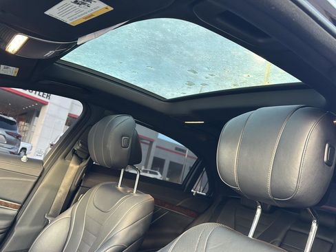 Used 2018 Mercedes-Benz S 560 Sedan image 24