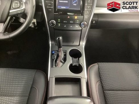 Used 2015 Toyota Camry SE FWD image 21