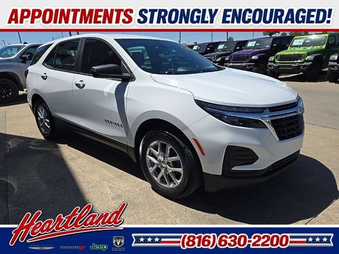 Used 2023 Chevrolet Equinox LS FWD image 14