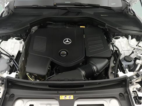 Used 2025 Mercedes-Benz GLC 300 4MATIC image 23