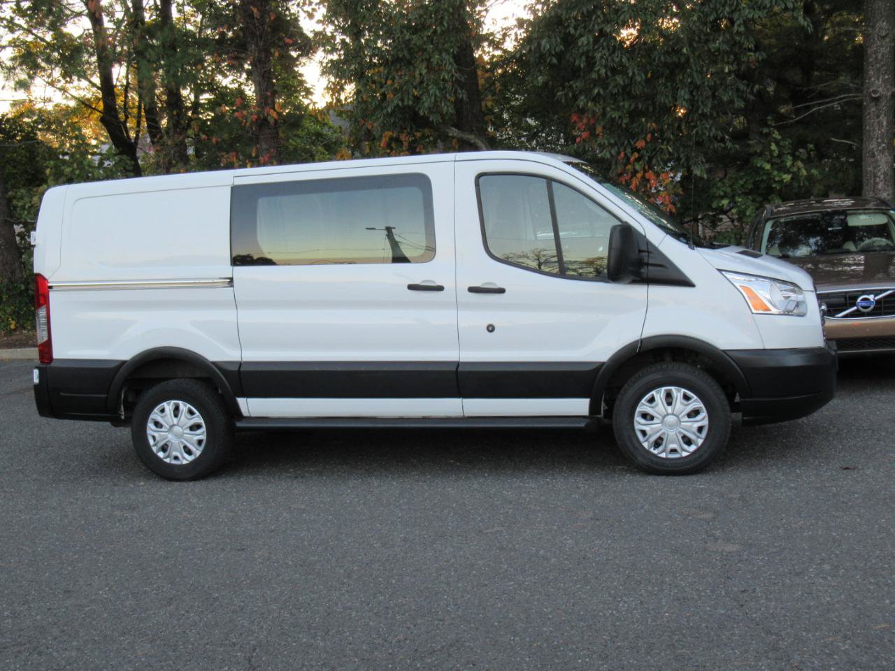 Used 2019 Ford Transit 250 130 Low Roof w/ Exterior Upgrade Package RWD image 7