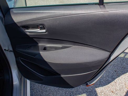 Used 2021 Toyota Corolla LE FWD image 18