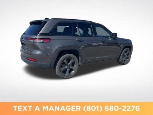 Used 2023 Jeep Grand Cherokee Altitude AWD/4WD image 3