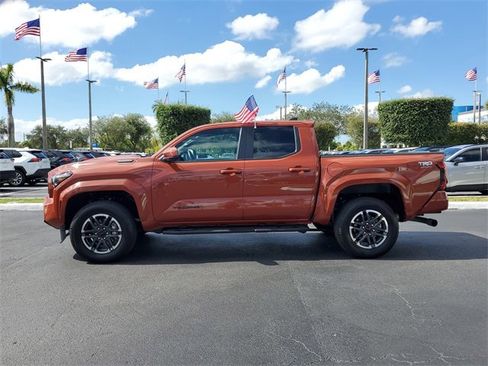 Used 2025 Toyota Tacoma TRD Sport image 5