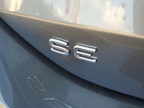 New 2026 Volkswagen Tiguan SE FWD image 6