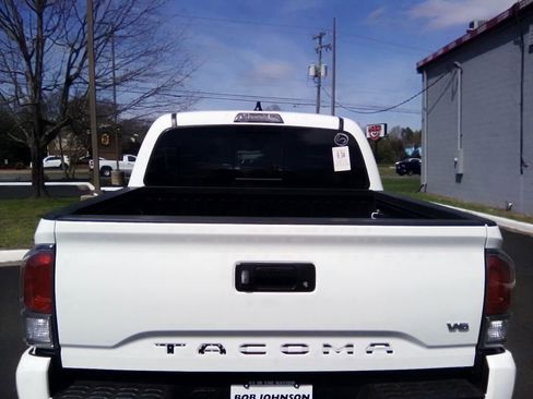 Used 2023 Toyota Tacoma TRD Sport image 12