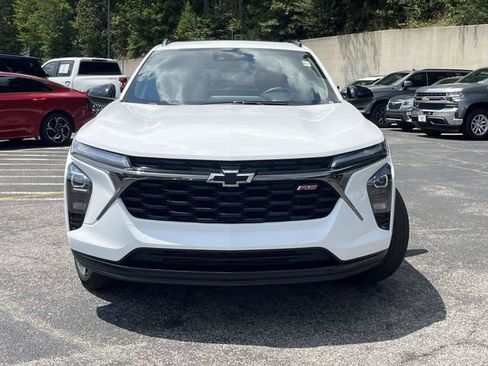 Used 2025 Chevrolet Trax RS w/ Sunroof Package FWD image 9