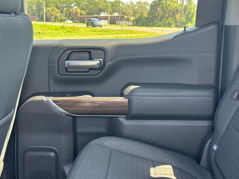 Used 2019 Chevrolet Silverado 1500 LT Trail Boss AWD/4WD image 15