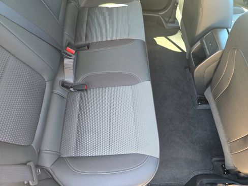 Used 2025 Chevrolet Trax LT w/ LT Convenience Package FWD image 11
