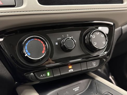 Used 2022 Honda HR-V LX image 14