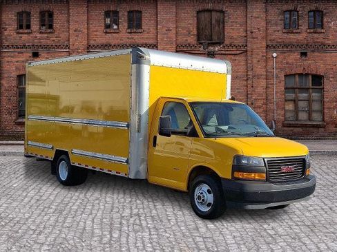 Used 2021 GMC Savana 3500 Extended w/ Power Convenience Package image 3