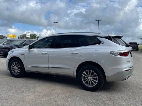 Used 2024 Buick Enclave Essence w/ Technology Package FWD image 7