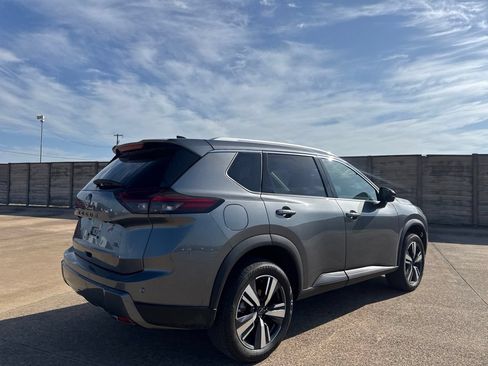 Certified 2026 Nissan Rogue SL FWD image 19