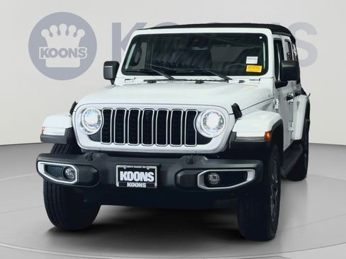 Used 2024 Jeep Wrangler Unlimited Sahara w/ Technology Group AWD/4WD image 4